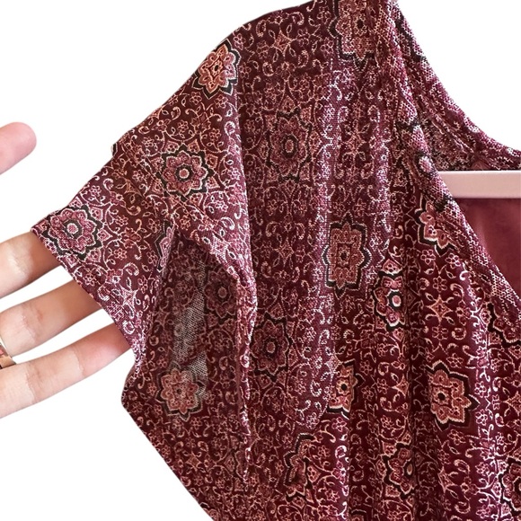 Fortune & Ivy Maroon Flutter Sleeve Front Tie Blouse - Picture 2 of 4